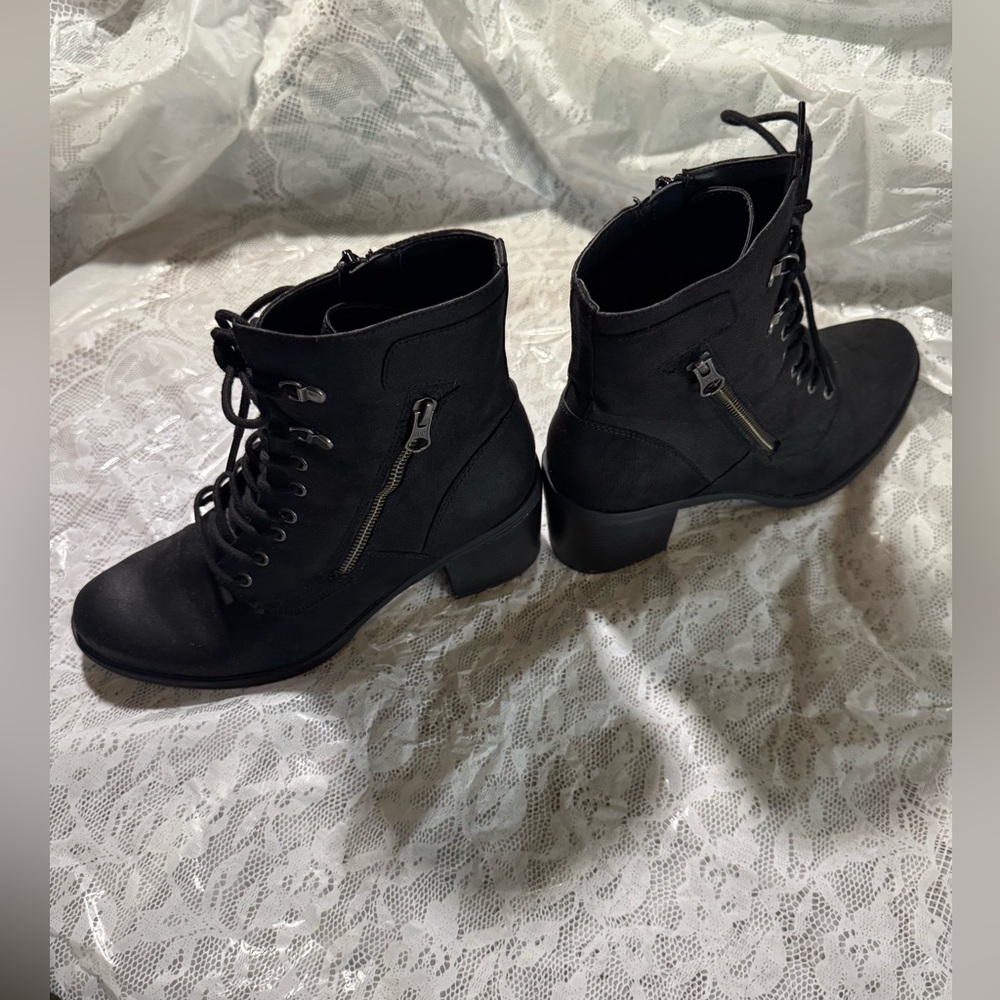 White Mountain Dark Lace-Up Moto Boots - Picture 5 of 10